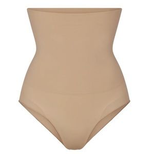 NWOT skims Shapewear Shaping Underwear core control highwaist brief BEIGE 4X/5X